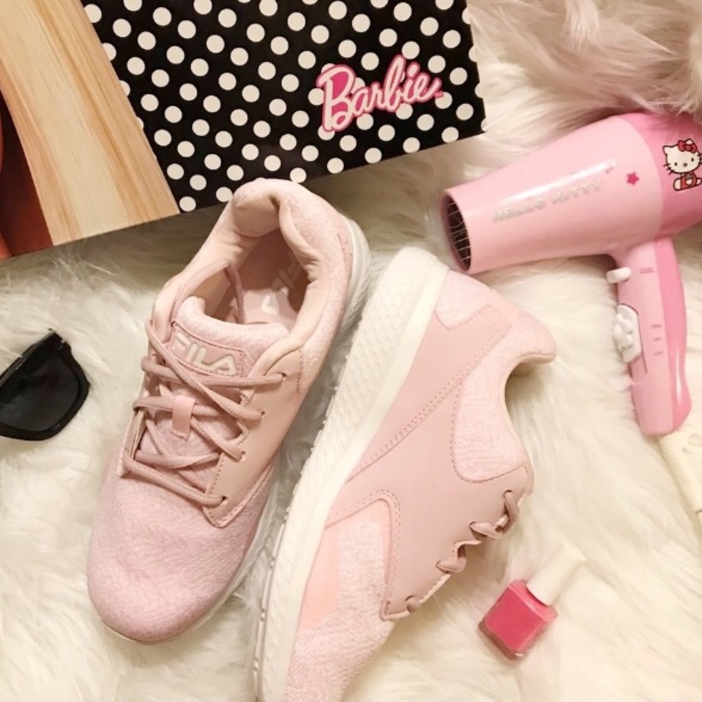 🆕Baby Pink Women’s Fila Sneakers - Picture 1 of 6